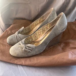 Seychelles Grey Suede Short Wedge